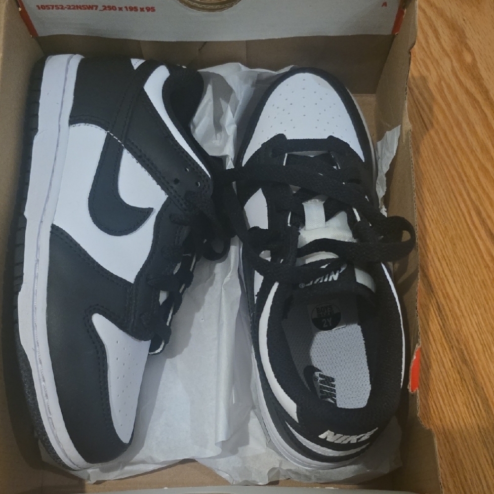 Nike Kids Black and White Low Top Sneakers